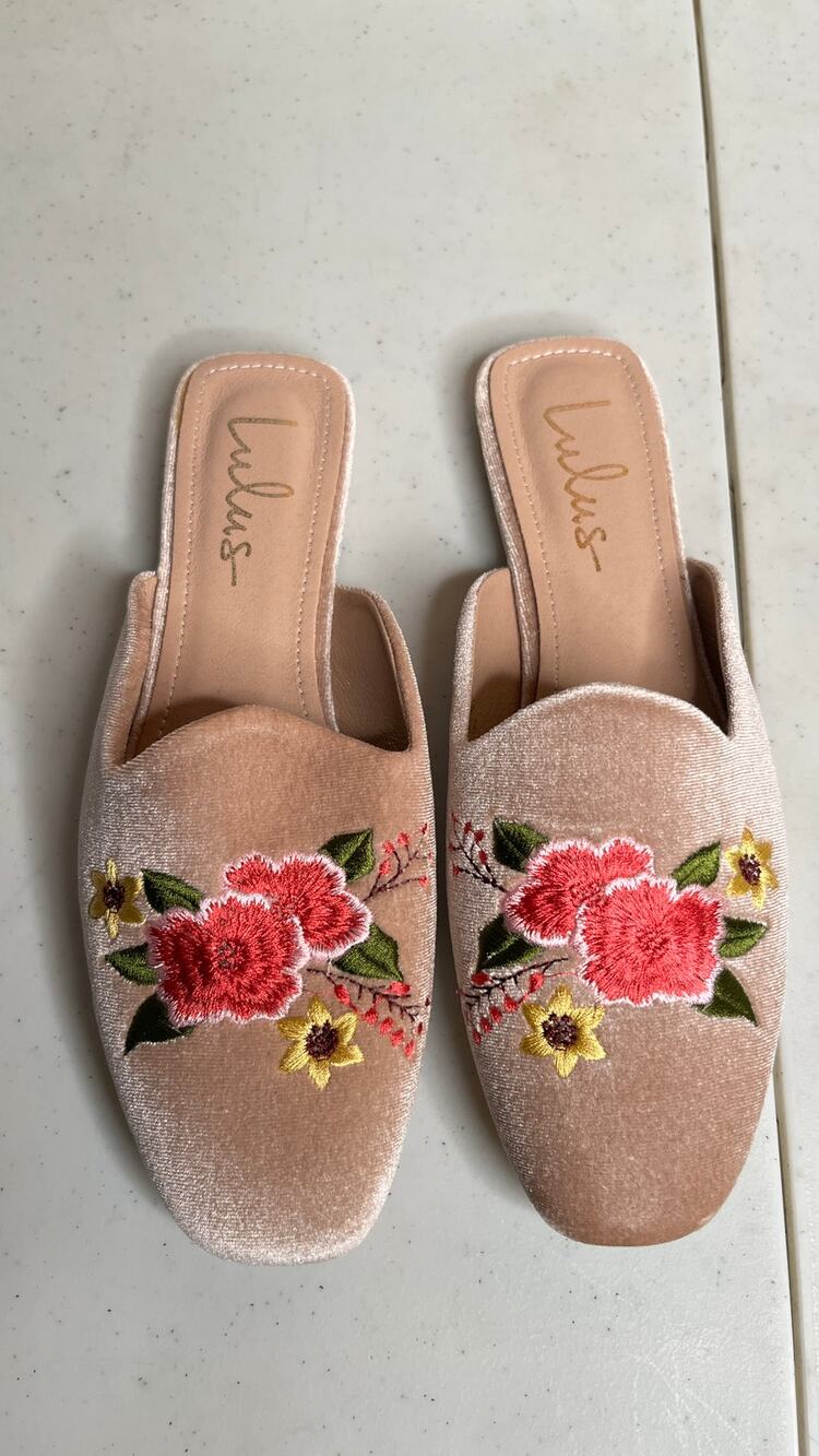 Lulu’s Maggy Light Nude Velvet Embroidered Square-Toe Loafer Slides Sz 8